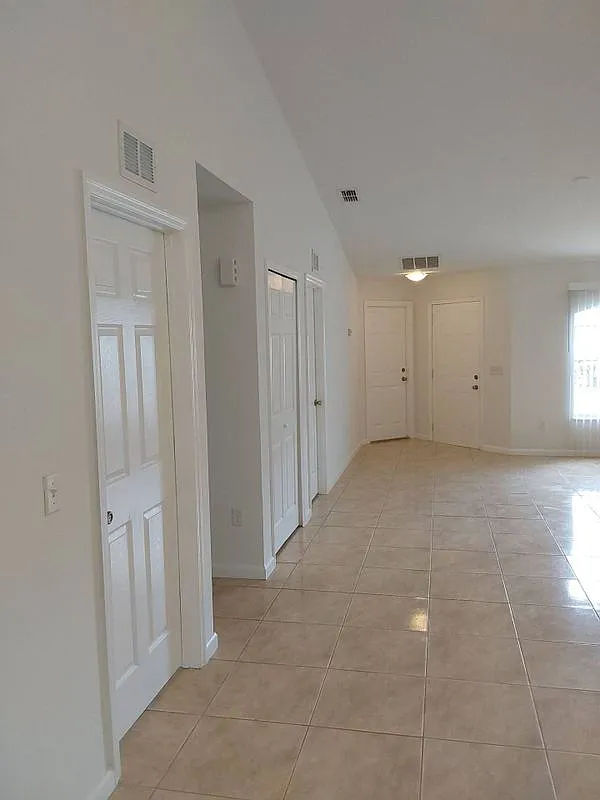 3 bed, 2.0 bath, 1500 sqft, $1,450 — Photo 2