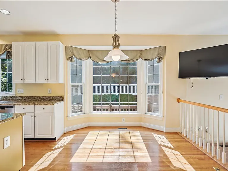 8931 Falls Farm Dr — Photo 41