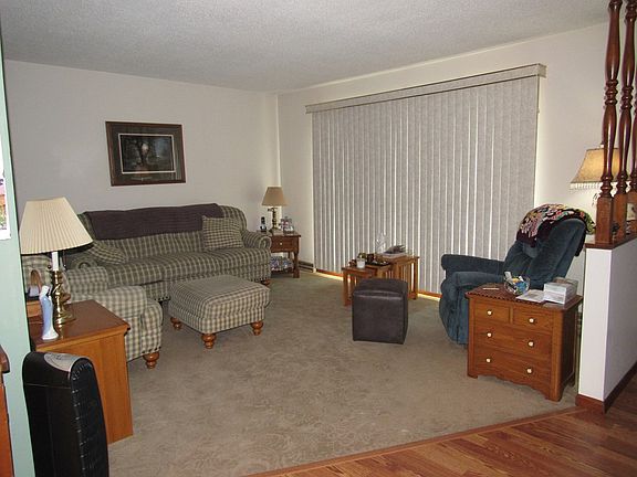 4th image of 813 Sunset Dr