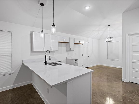 5th image of 736 Lipford St