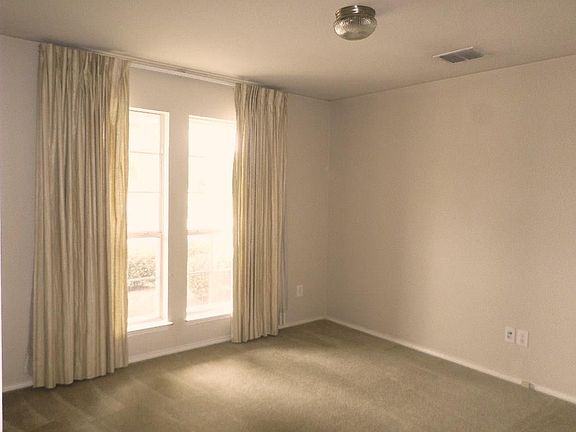 3rd image of 1007 San Antonio Dr