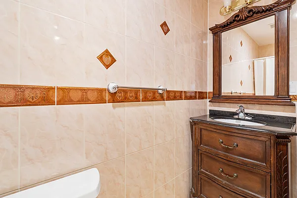 Rented by Avi Nash Associates | media 27