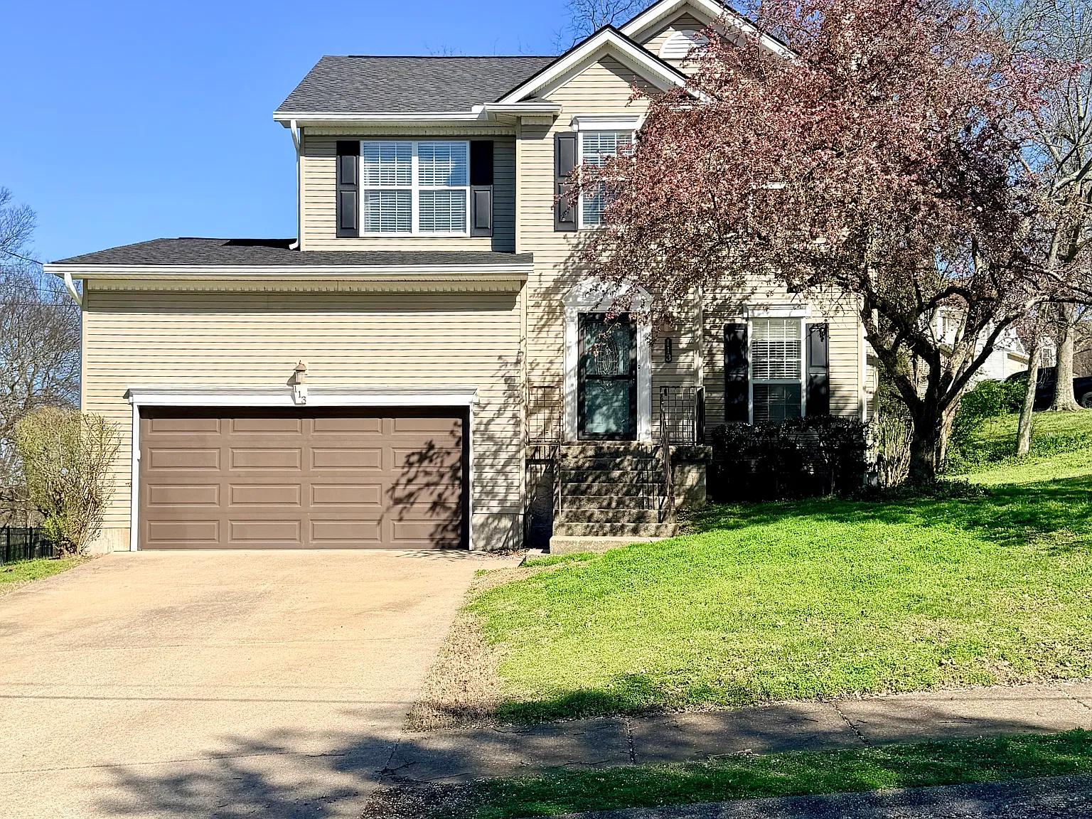 3 bed, 2.5 bath, 1860 sqft, $2,600 — Photo 2