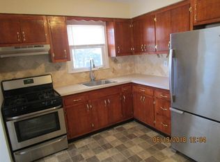 496 Suttons Ln, Edison, NJ 08817