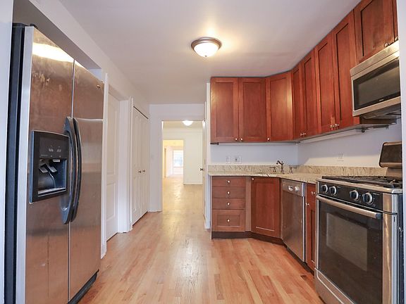 4th image of 447 W Oakdale Ave #1312