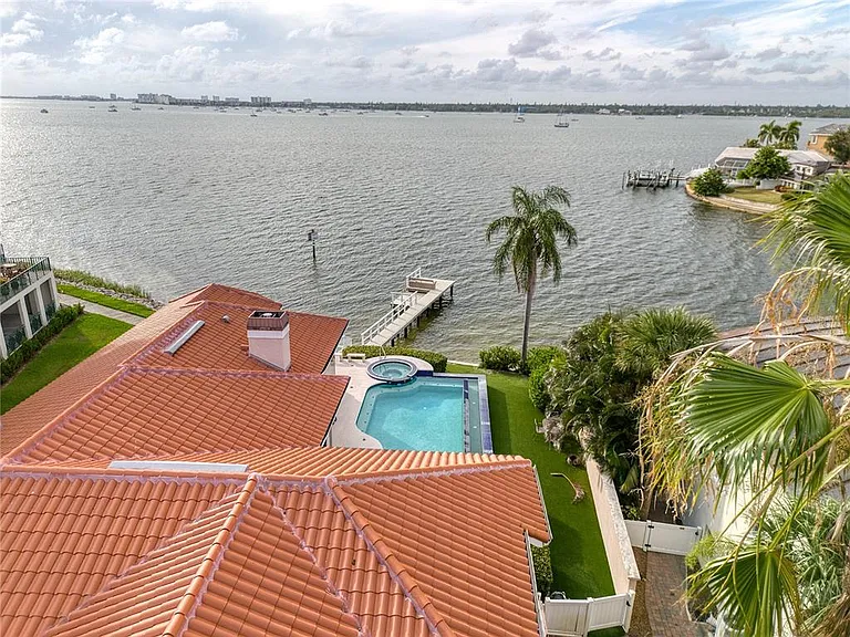 4709 Dolphin Cay Ln S — Photo 19