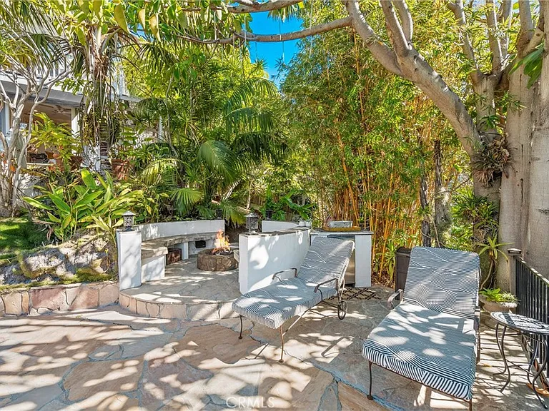 875 Coast View Dr — Photo 32