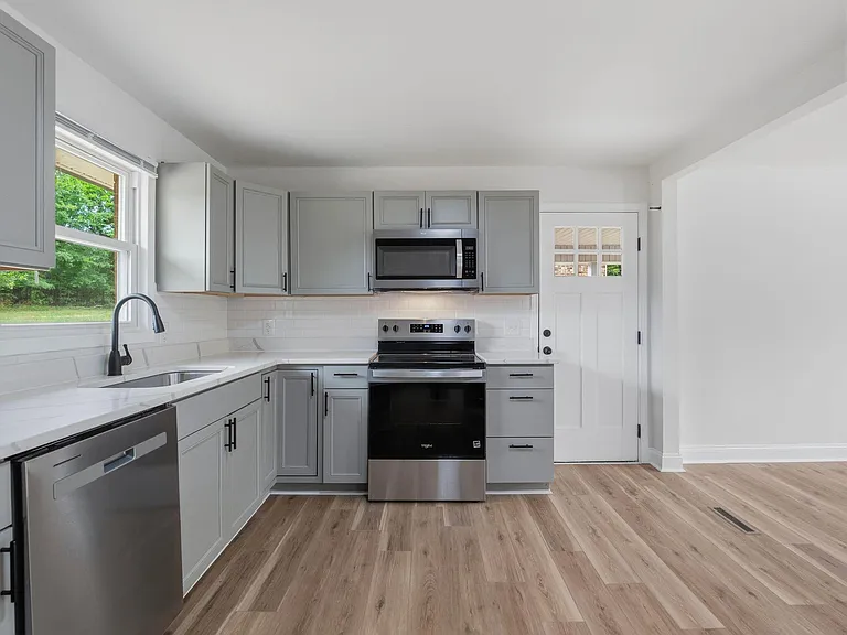 248 Lakeside Dr — Photo 11