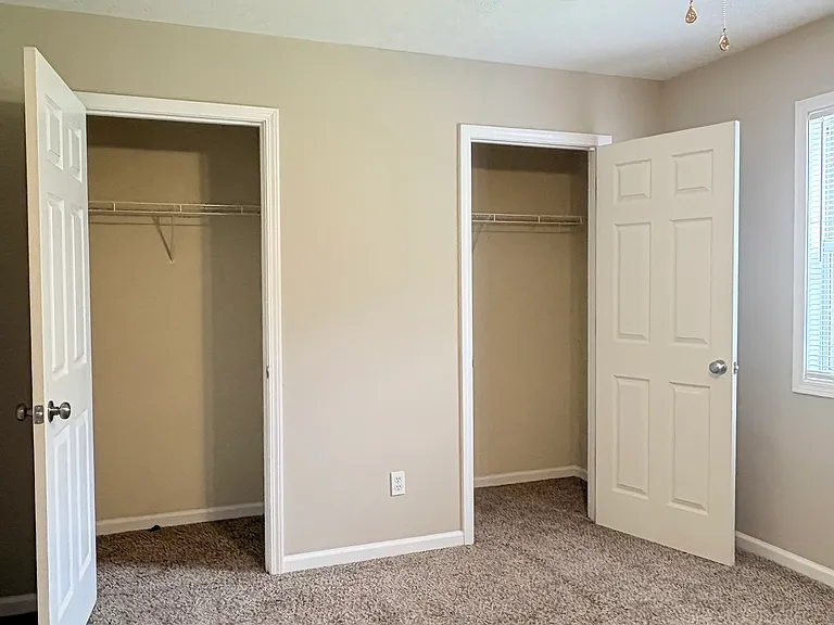 3259 Spring Hollow Ave — Photo 8