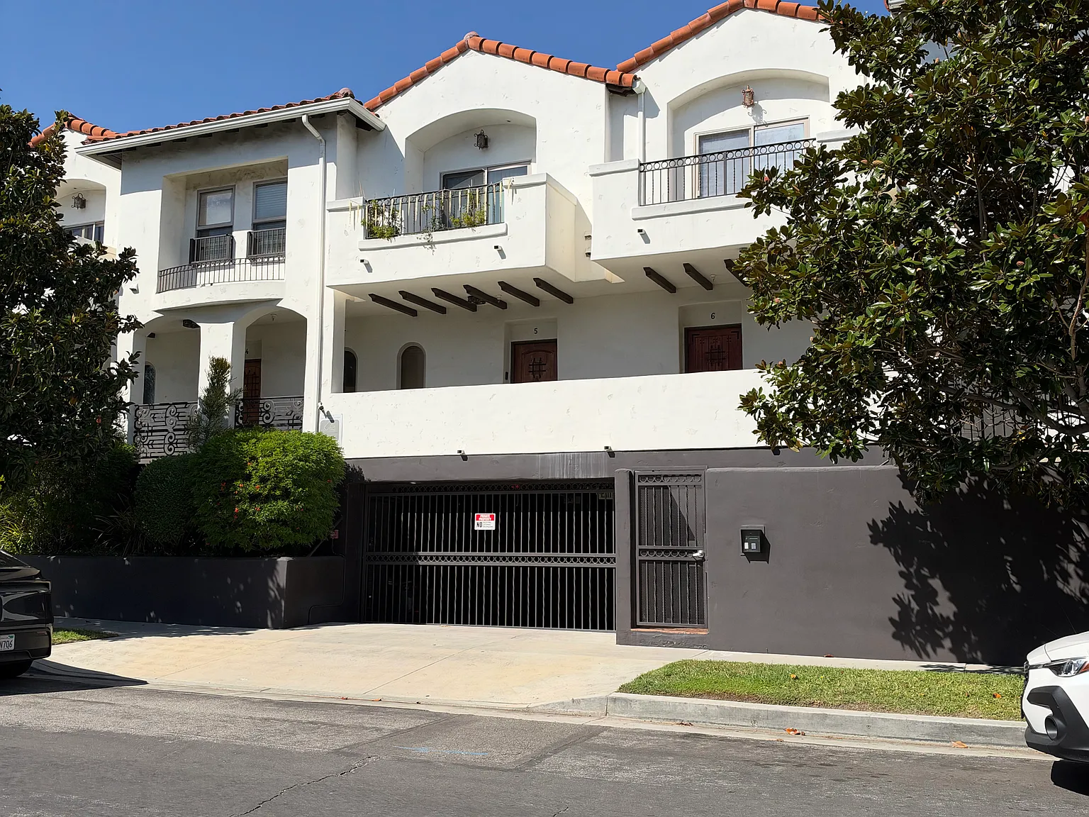 2 bed, 1300 sqft, $3,100 — Photo 2
