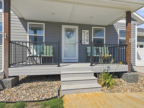 3rd image of 719 Zenith St