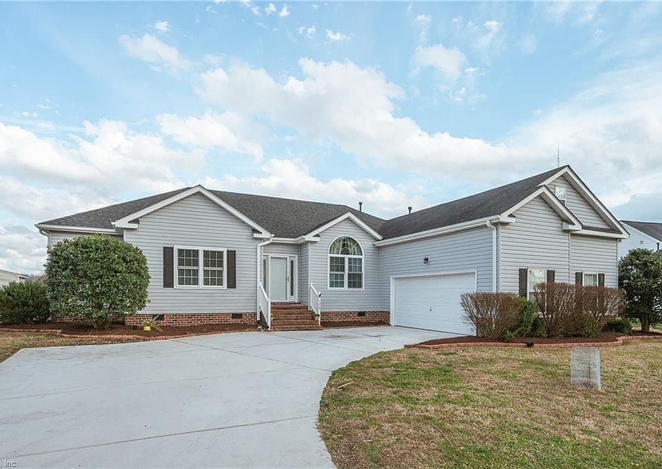 Welcome home to 128 Suffolk Meadows Boulevard!
