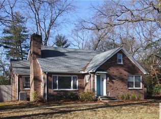 527 Ryders Ln, East Brunswick, NJ 08816