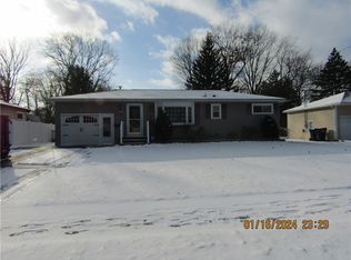 33 Joanne Dr, Rochester, NY 14616