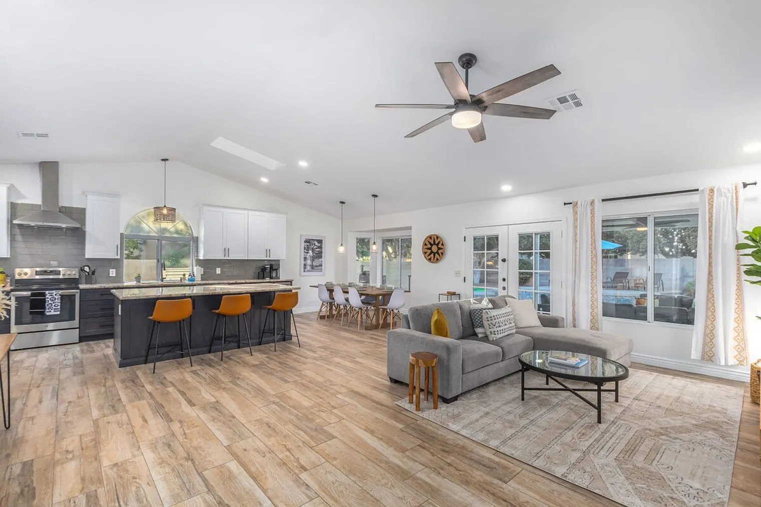 4 bed, 3.0 bath, 2497 sqft, $7,305 — Photo 3