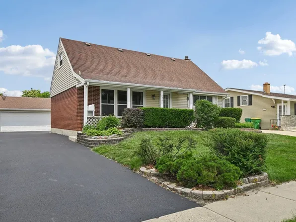 674 Saint Marys Pkwy, Buffalo Grove, IL 60089