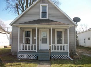 807 5th St, Lincoln, IL 62656