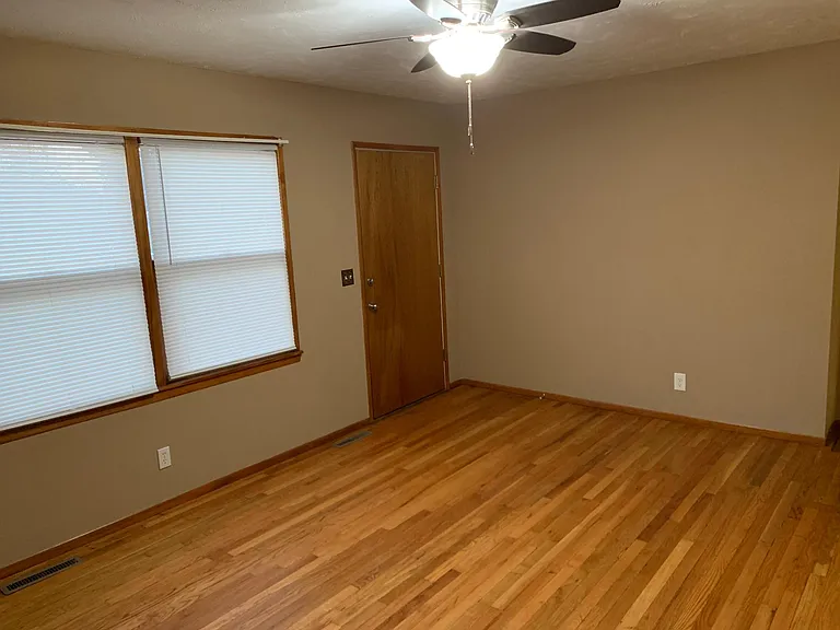 7501 S 76th Ave — Photo 11