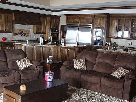 Kitchen & Familyroom