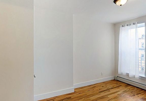 3rd image of 1057 Jefferson Ave #3C