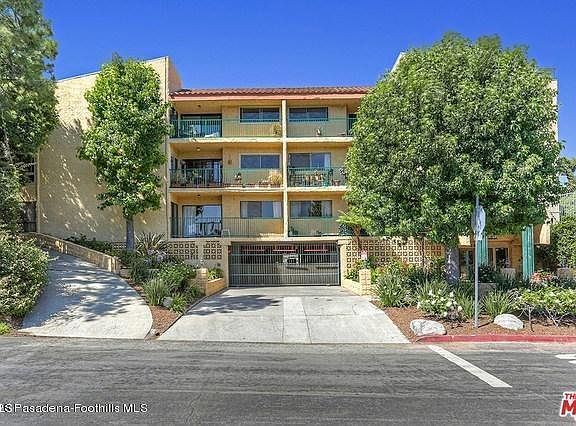 2nd image of 2929 Waverly Dr APT 211