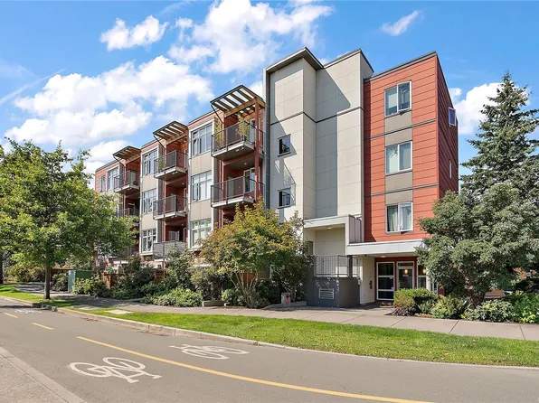 4030 Borden St #102, Saanich, BC V8X 2E9