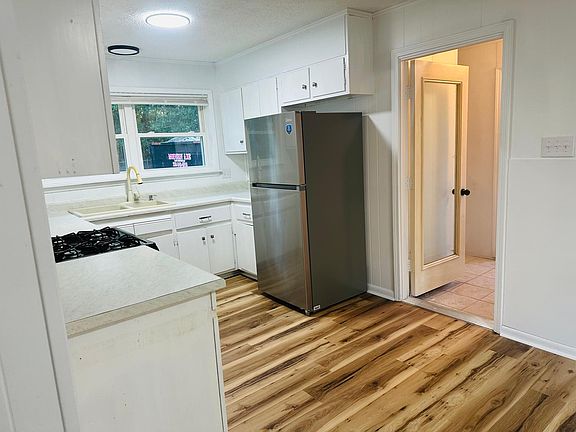 4th image of 15317 Anderson Dr