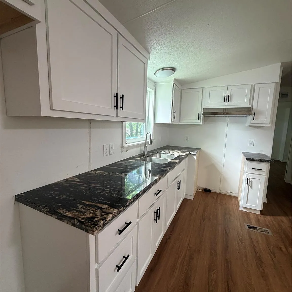 3 bed, 2.0 bath, $1,400 — Photo 4