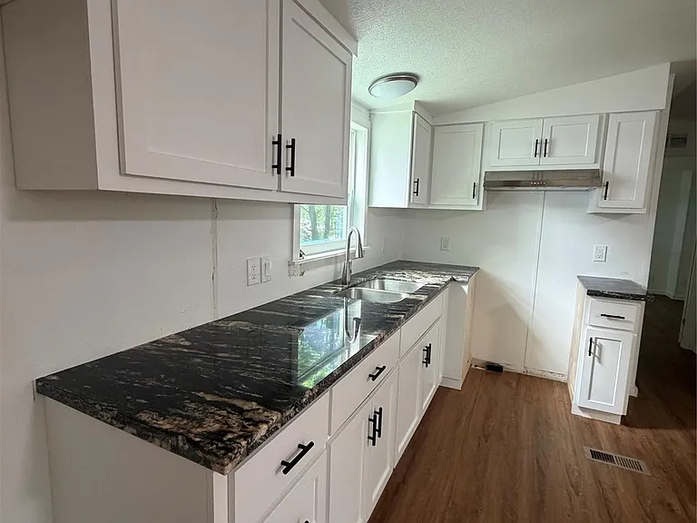 104 Kyle Dr — Photo 4