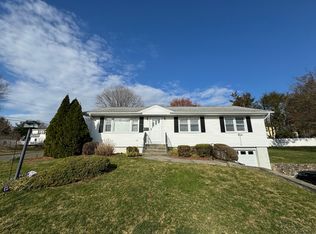 3 Pleasant St, Trumbull, CT 06611