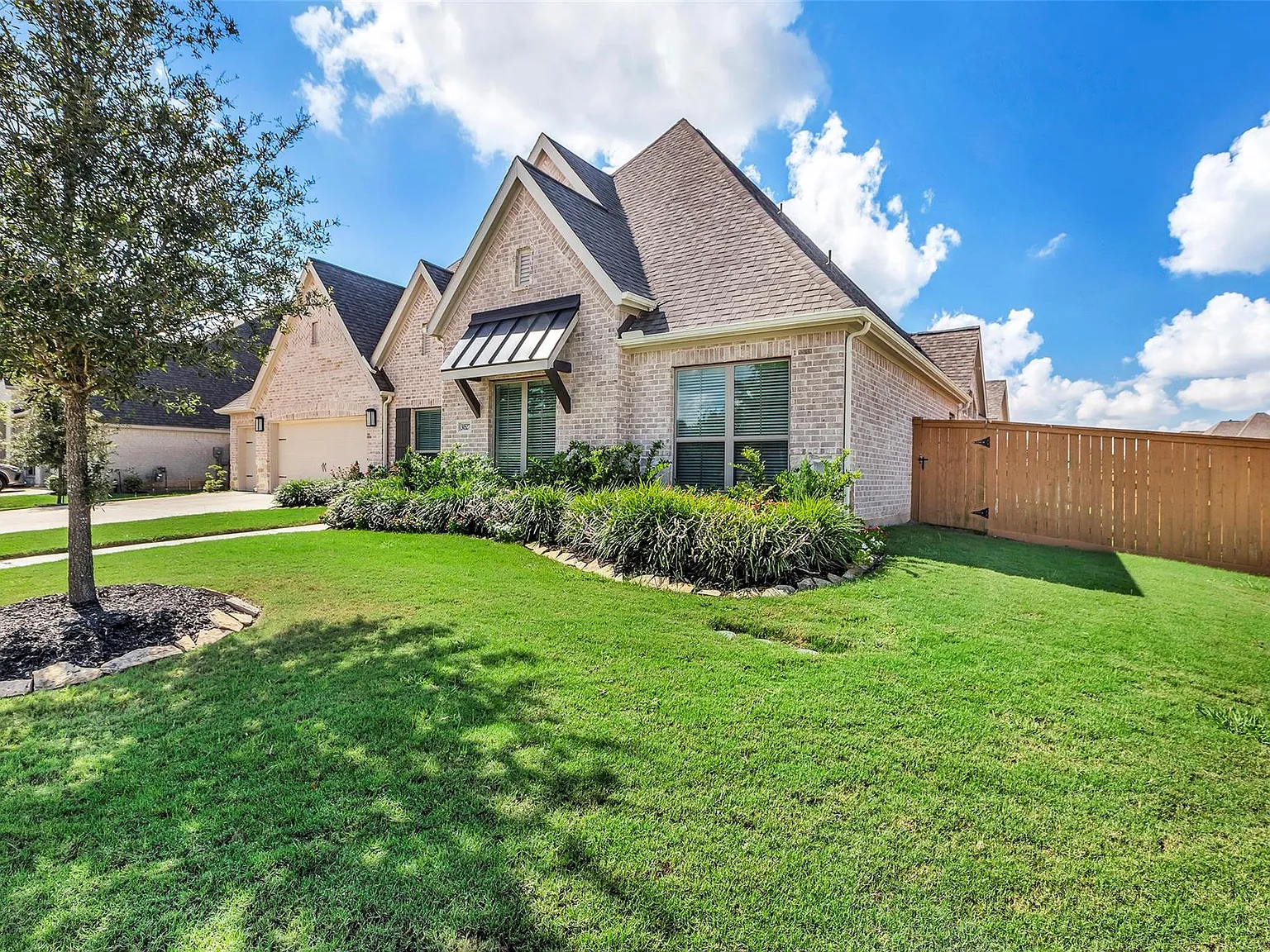 4 bed, 3.5 bath, 3342 sqft, $4,500 — Photo 4
