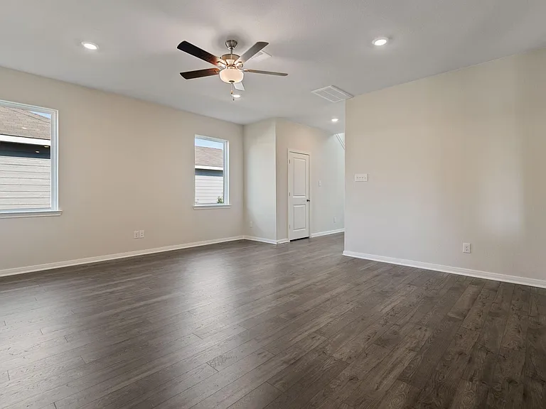 15870 Berry Hill Dr — Photo 3