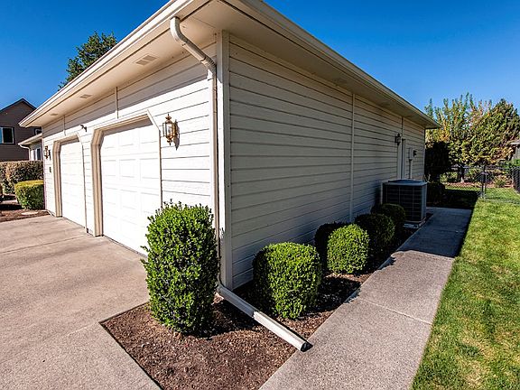 3rd image of 1130 Southview Dr
