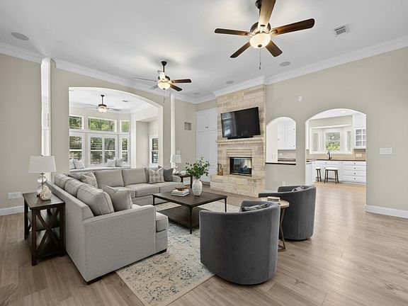 5th image of 4801 Interlachen Ln