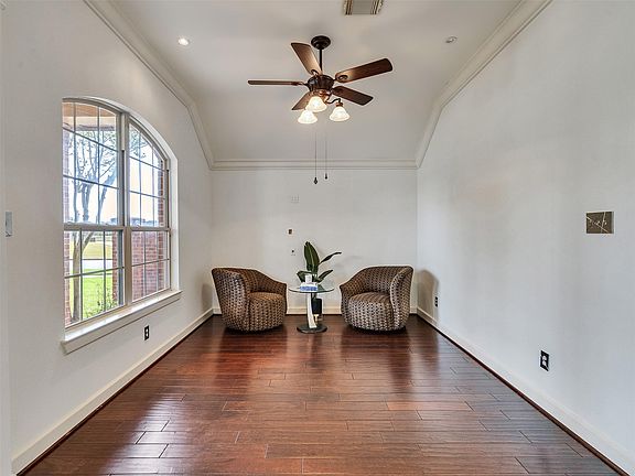 4th image of 2109 Noblewood Ct