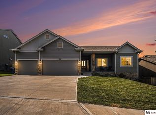 18909 Blackwalnut St, Omaha, NE 68136