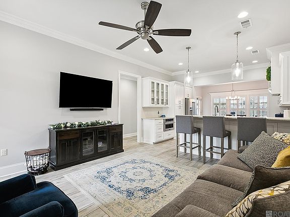 2nd image of 2878 Lakeview Ln
