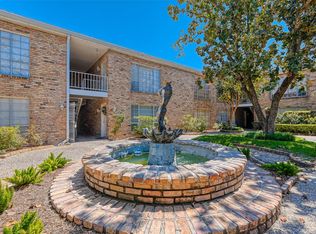 2101 Fountain View Dr APT 4, Houston, TX 77057