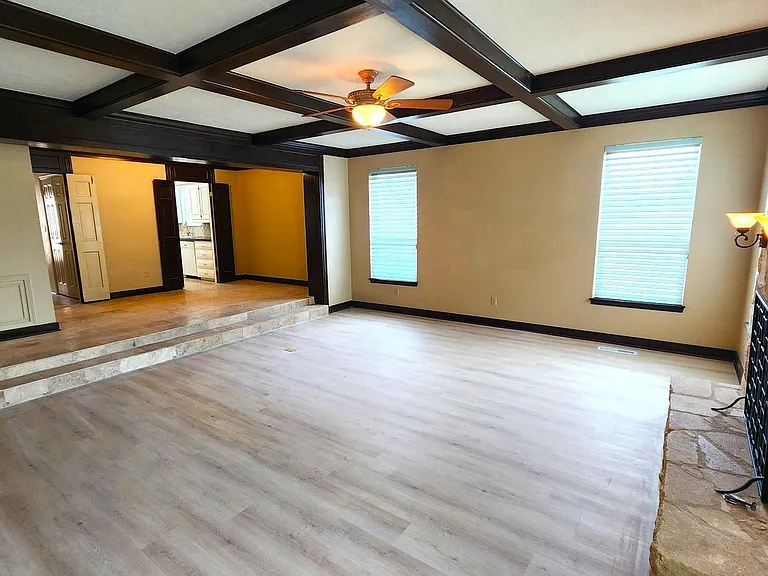 7900 Lakehurst Dr — Photo 4