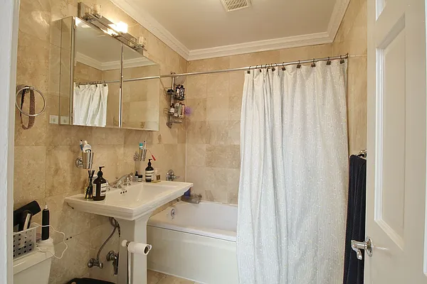 Rented by Julianna Realty Corp | media 35