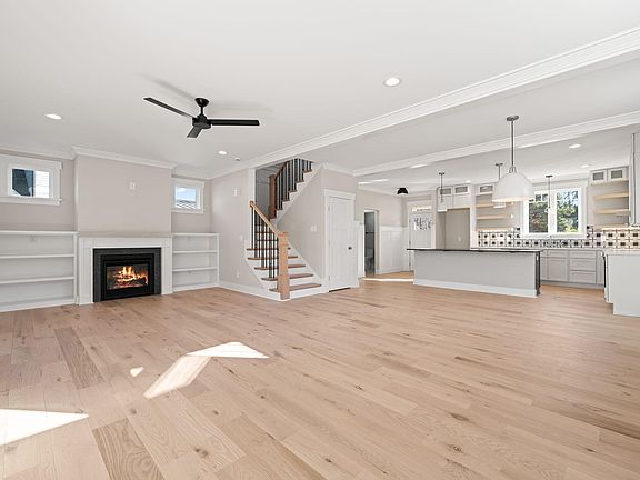 5th image of 713 Heidelberg St