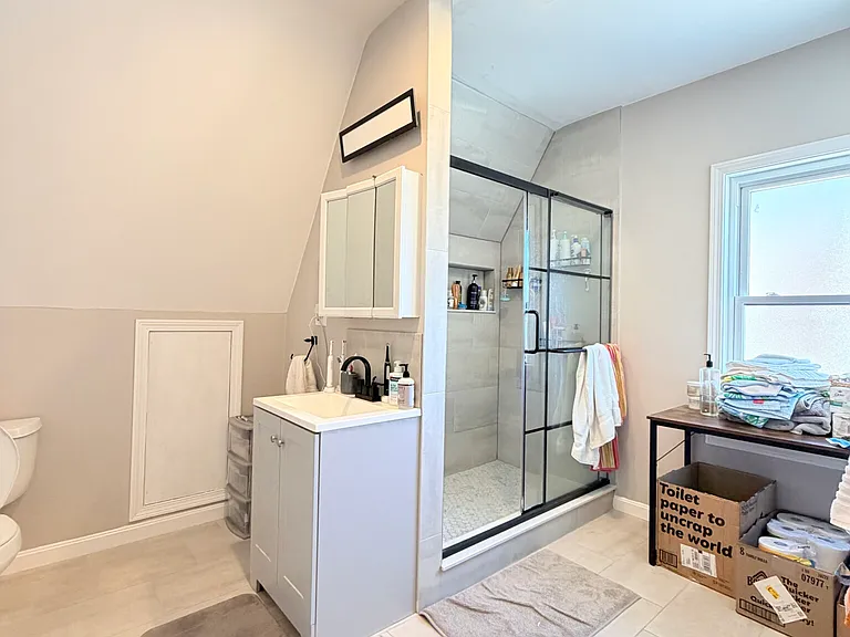66 Quint Ave #2A — Photo 10