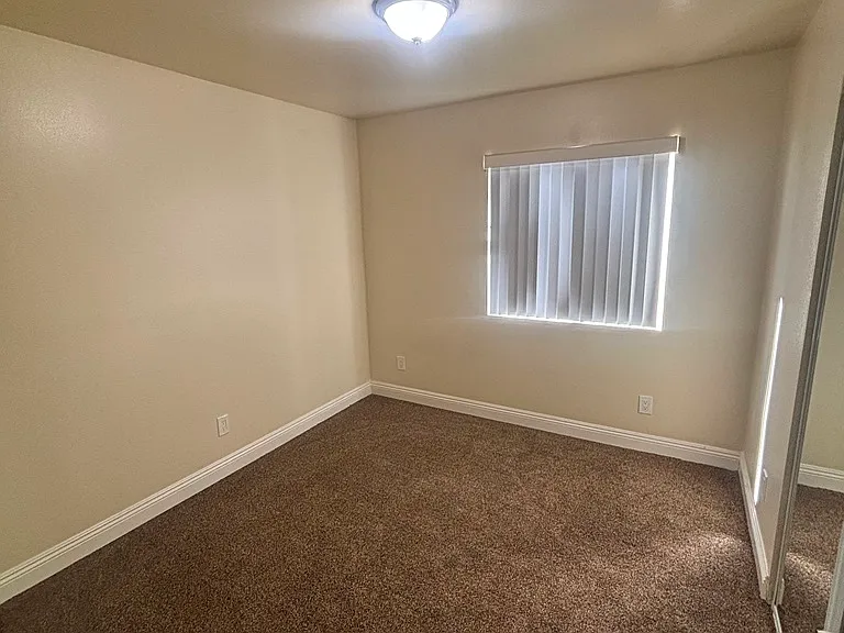 754 E 88th Pl — Photo 10