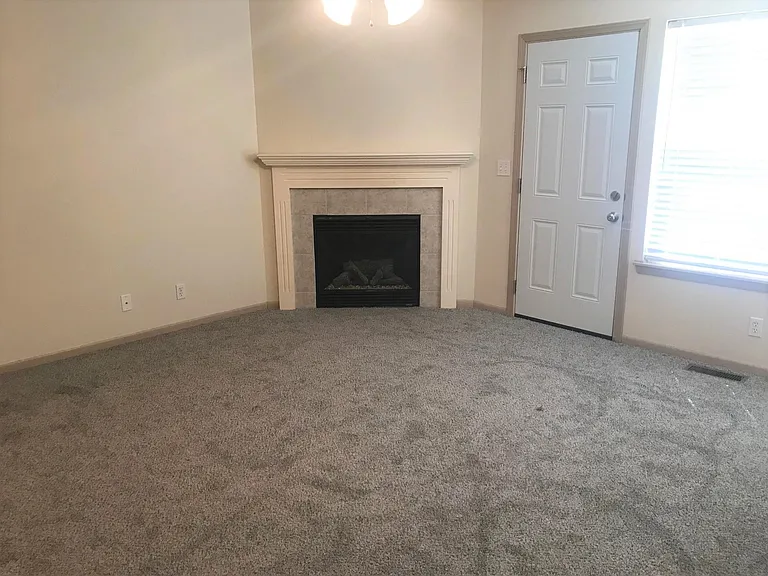 9844 N Lewis Ave — Photo 4