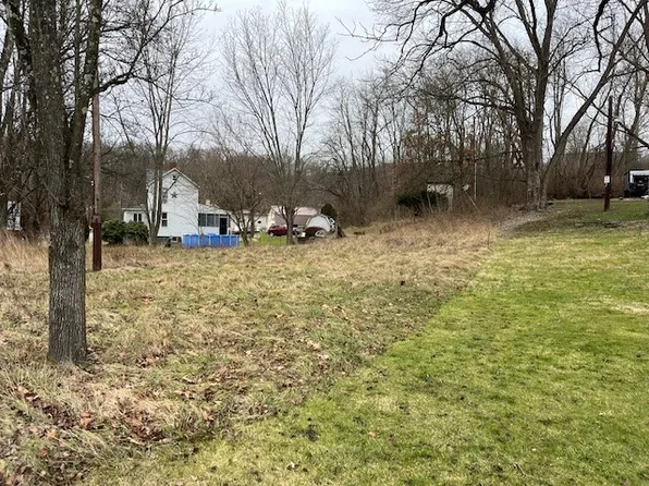 110 Armbrust Rd, Armbrust, PA 15616