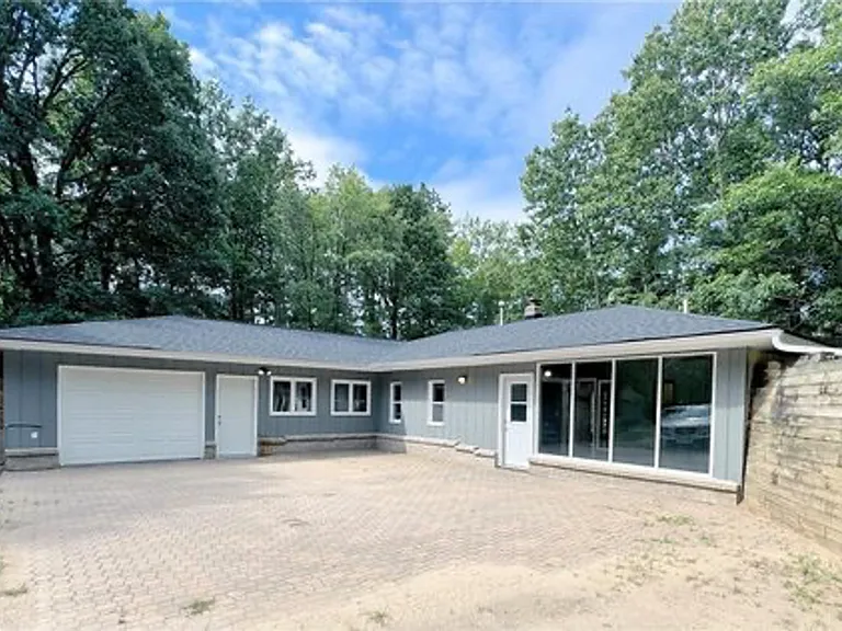 5625 Rice Lake Rd NE — Photo 1