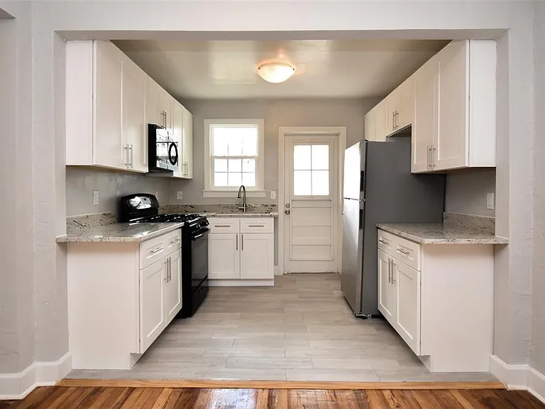 1028 NE 3rd Ave — Photo 4