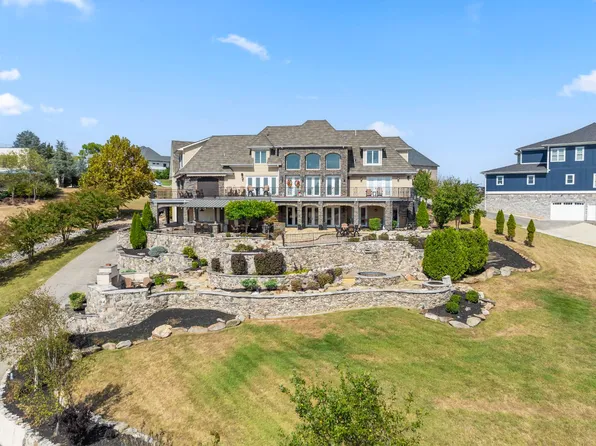 450 Riverbend Dr, Dandridge, TN 37725