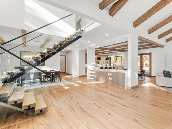 56399 Elk Run Dr #420, Bend, OR 97707