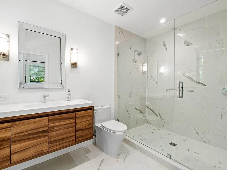 210 S Lake Dr — Photo 32